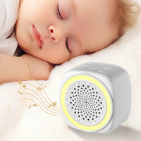Veilleuse musicale bébé allumée avec lumière douce dans une chambre d’enfant